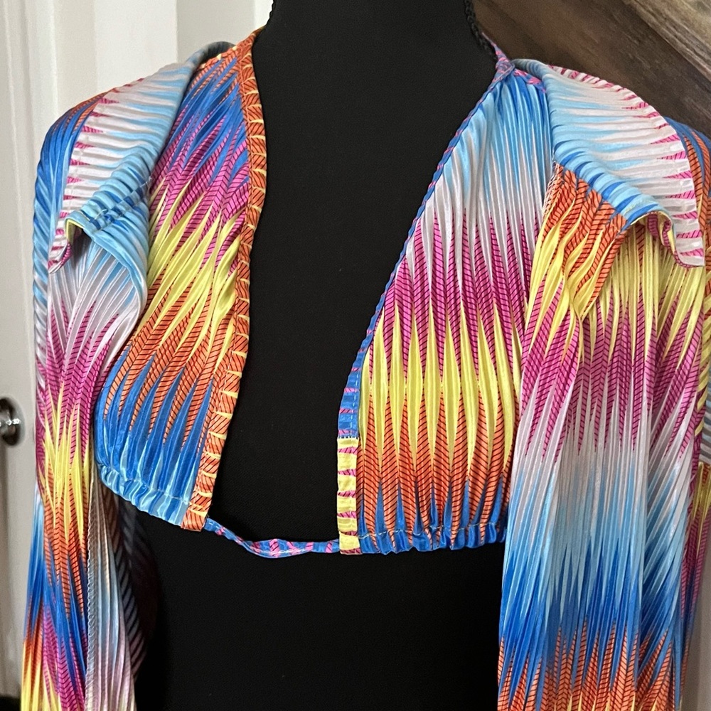 Beautiful brand new 3 piece set.
